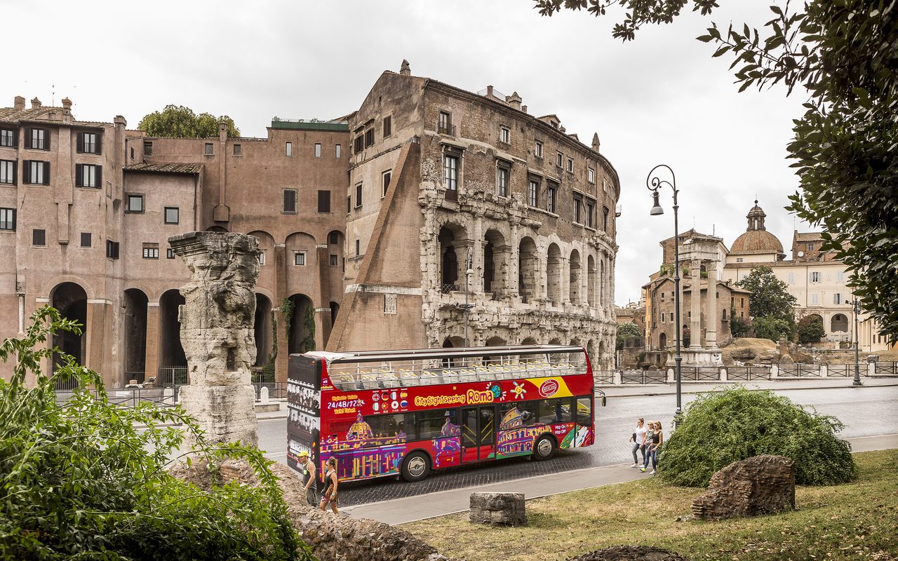 hop on hop off bus in Rome