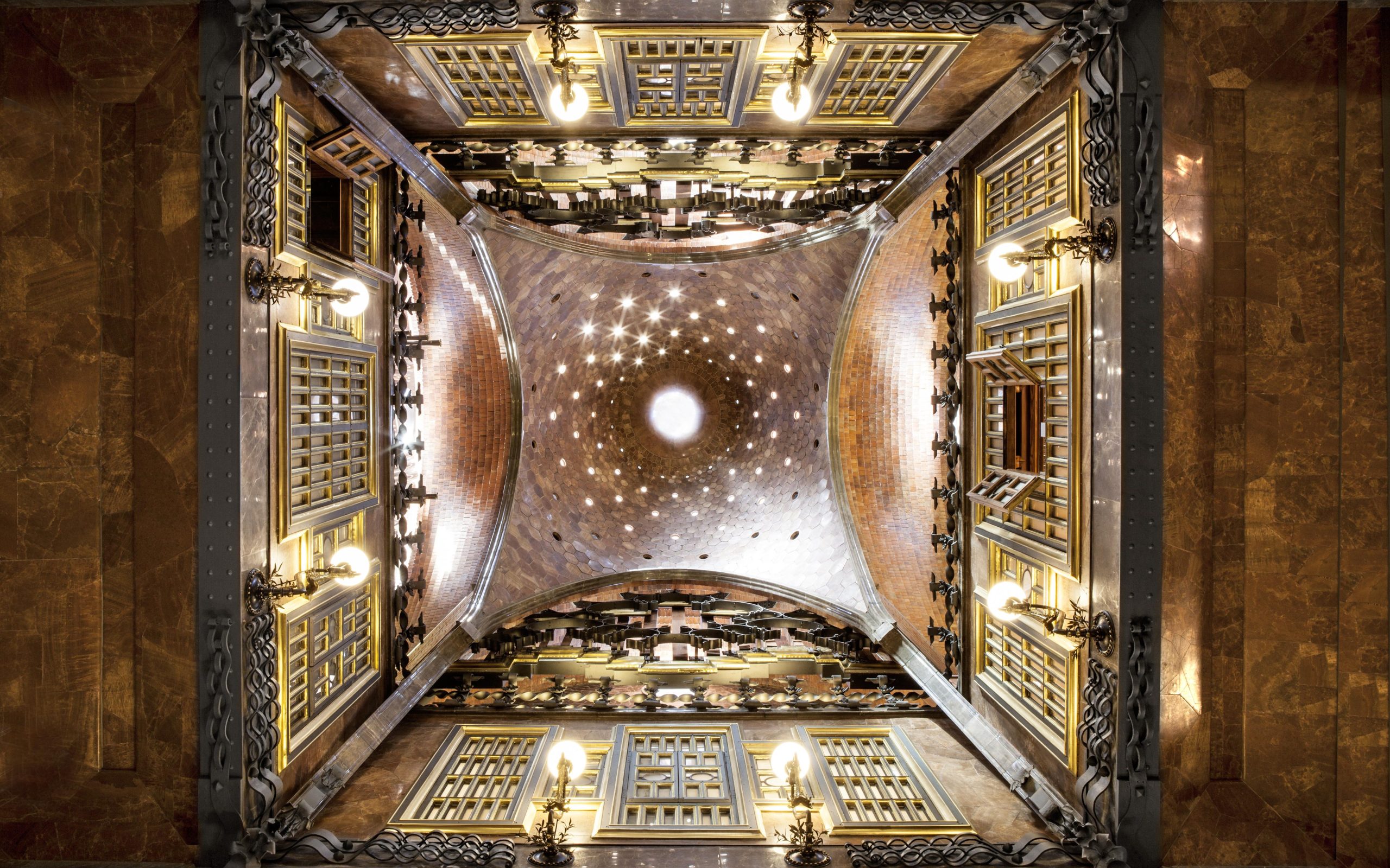 palau guell gaudi huizen barcelona