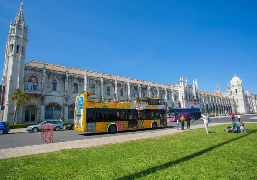 hop on hop off bus in lissabon.jpg