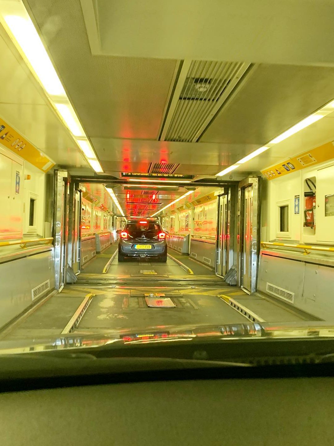 met de auto naar londen tunnel trein kanaal