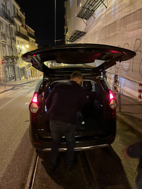 taxi van het vliegveld naar het centrum van Lissabon