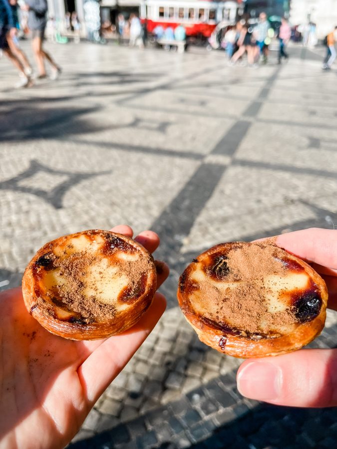 Pastel de Nata op het plein Praca de Luís de Camões