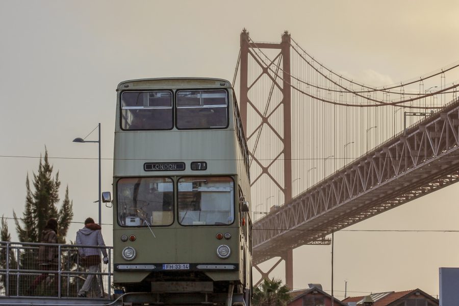 village underground brug lissabon ponte 25 de abril