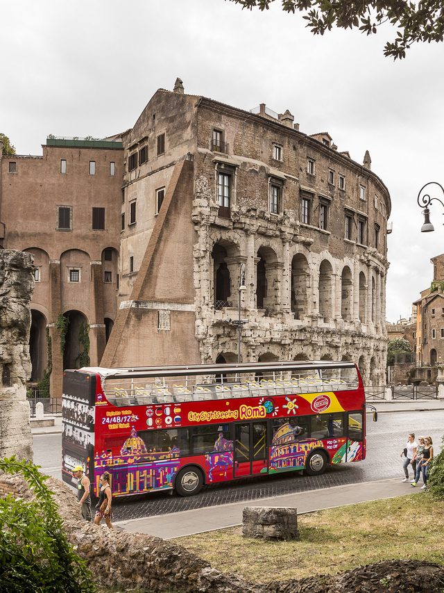 hop on hop off bus in Rome