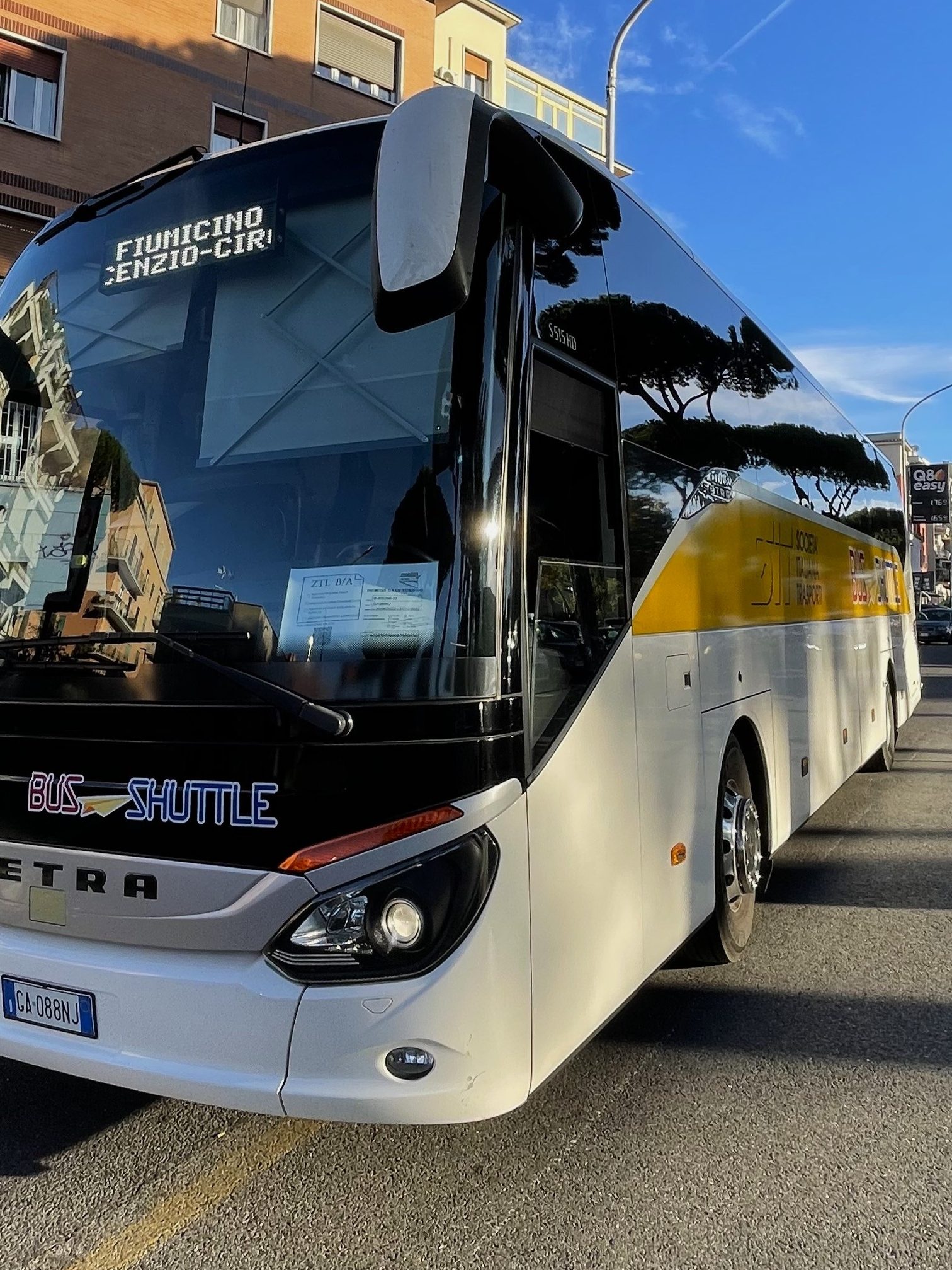shuttlebus van het vliegveld fiumicino van rome naar het centrum