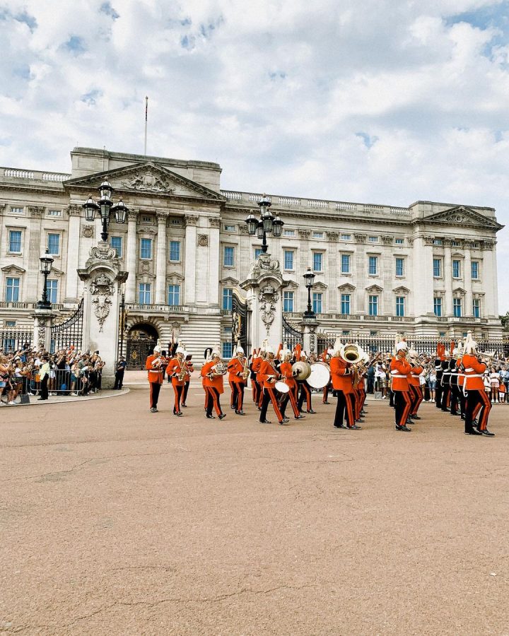 wisseling van de wacht bij buckingham palace londen