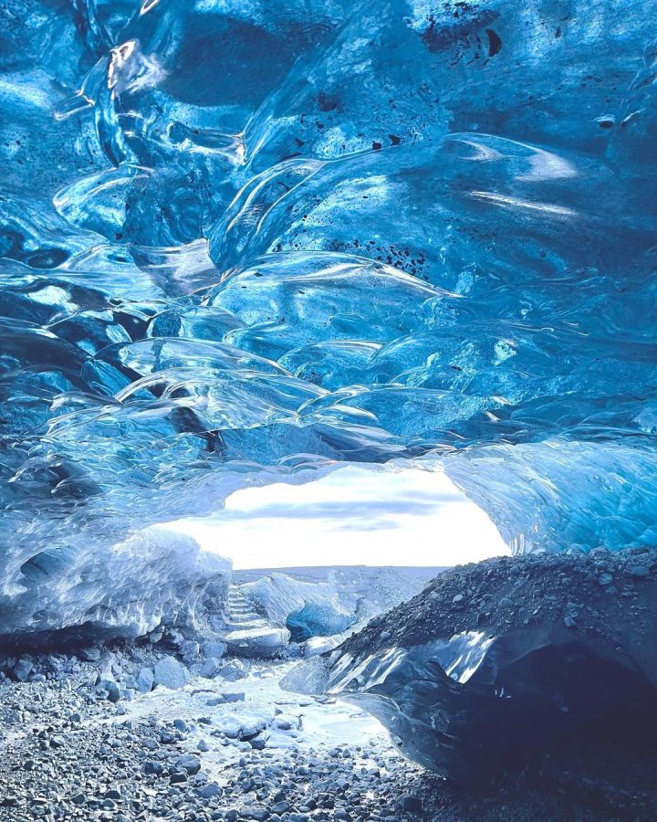crystal blue ice cave ijsland