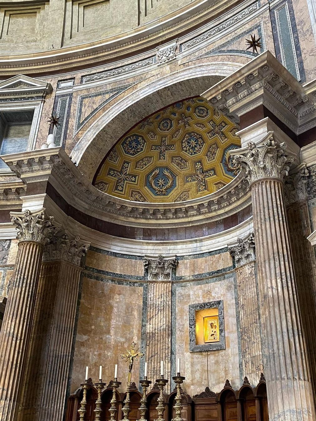 altaar pantheon rome