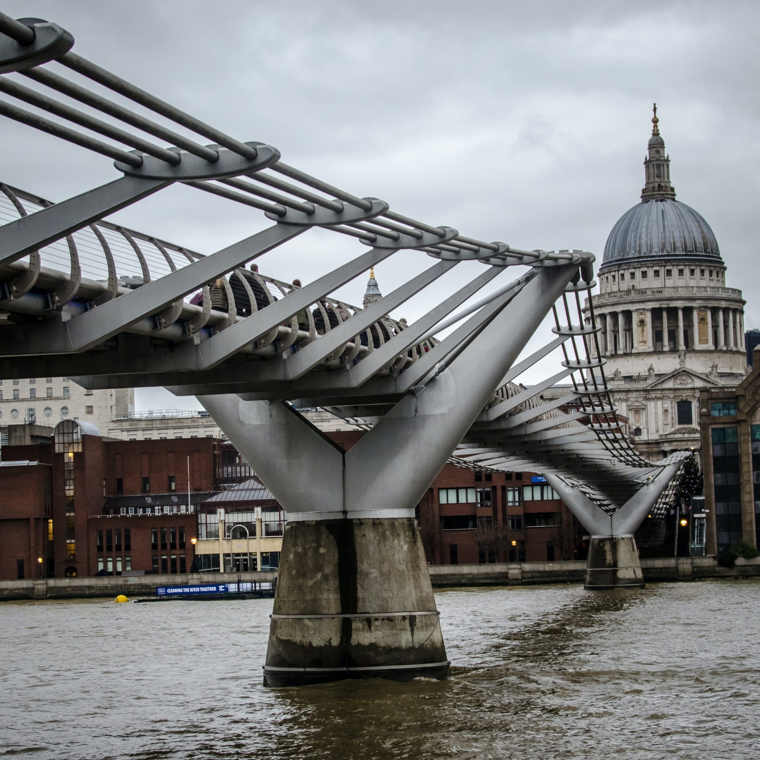 millenium bridge bezienswaardigheden londen