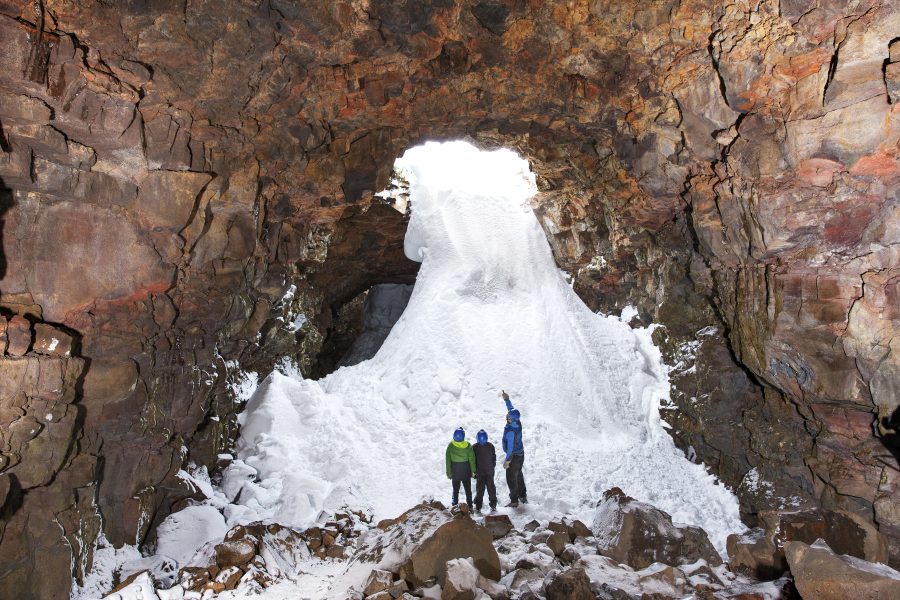 Raufarholshellir in de winter ijsland