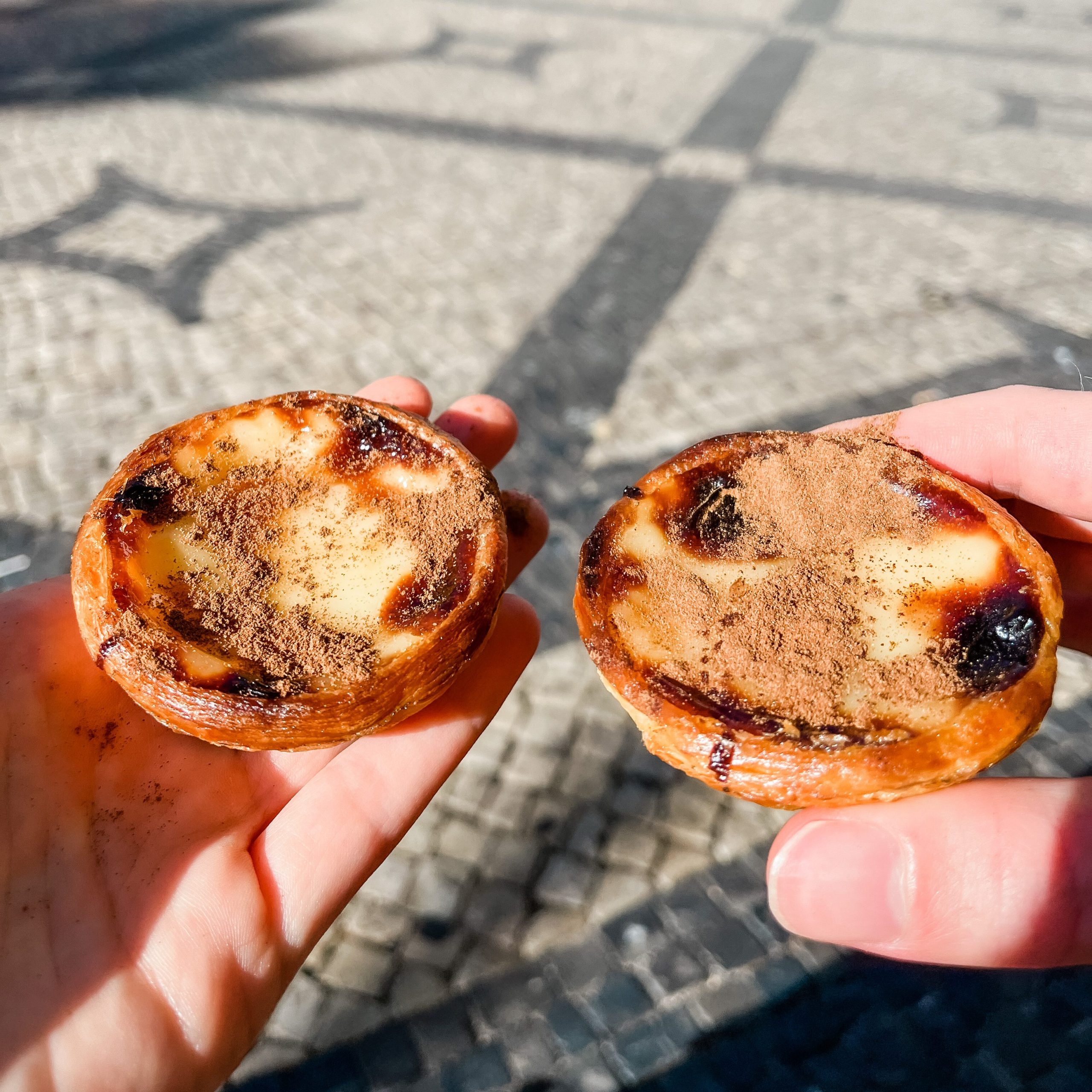 Pastel de Nata op het plein Praca de Luís de Camões