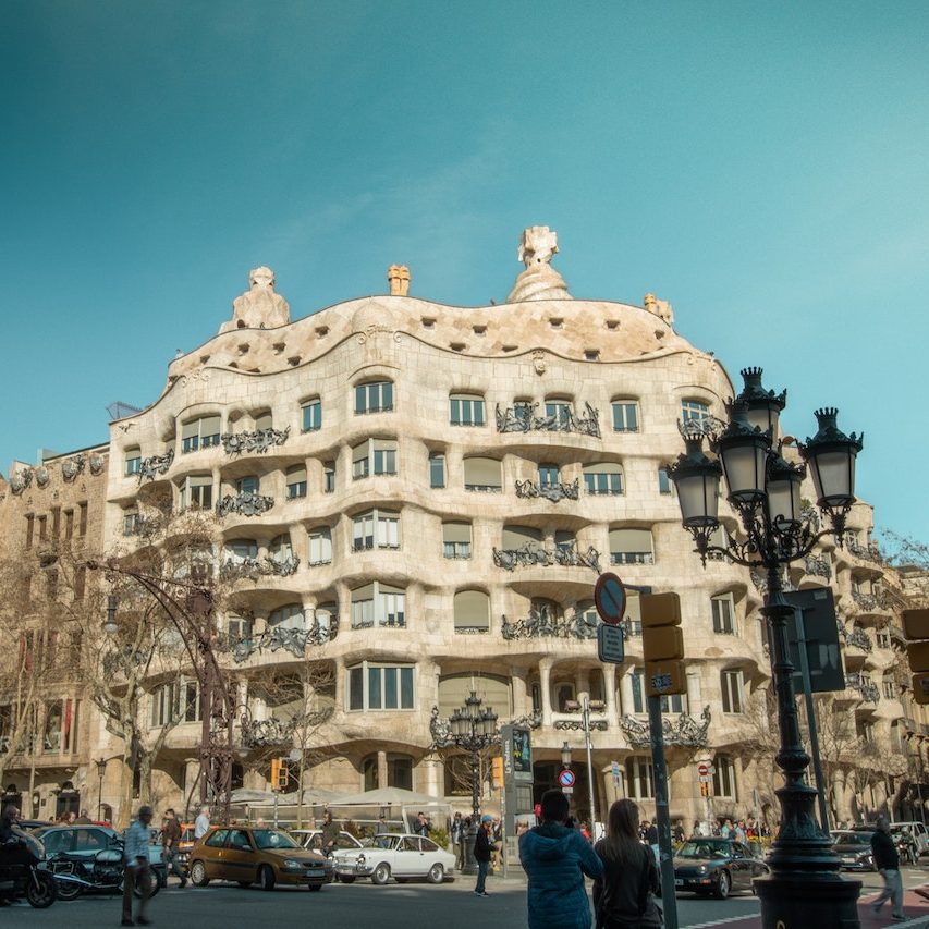 gaudi casa mila bezienswaardigheden barcelona