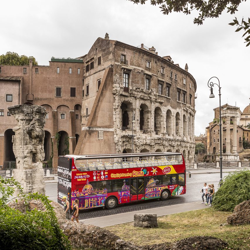 hop on hop off bus in Rome