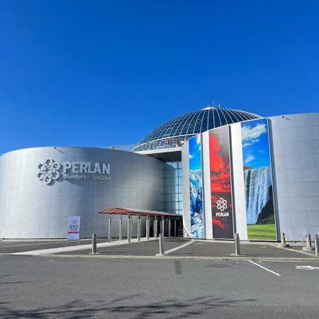 Perlan Museum | Met 100 meter lange ijsgrot