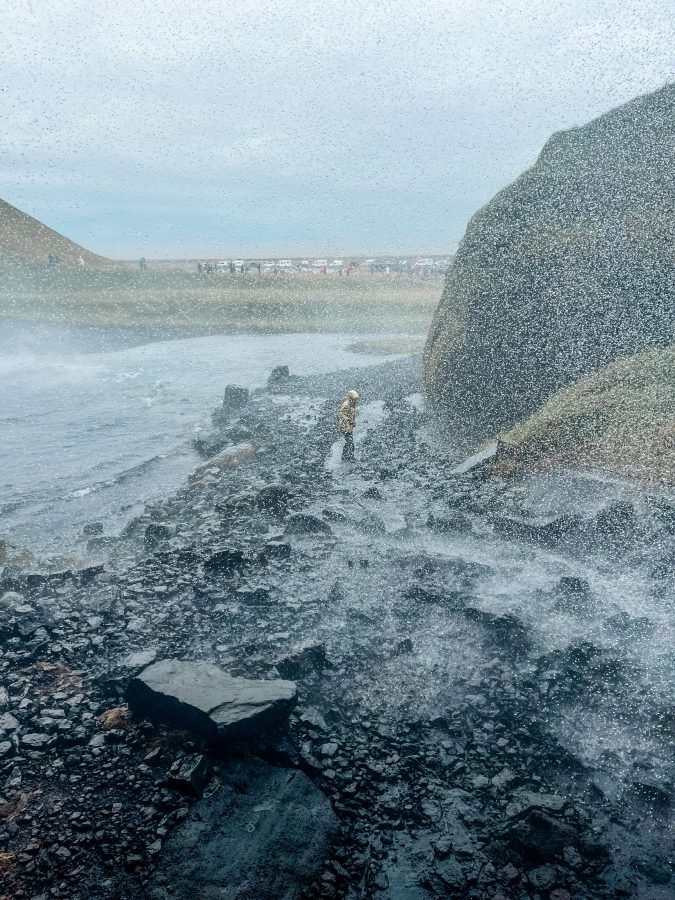 Seljalandsfoss waterval waar je achterlangs kunt lopen ijsland