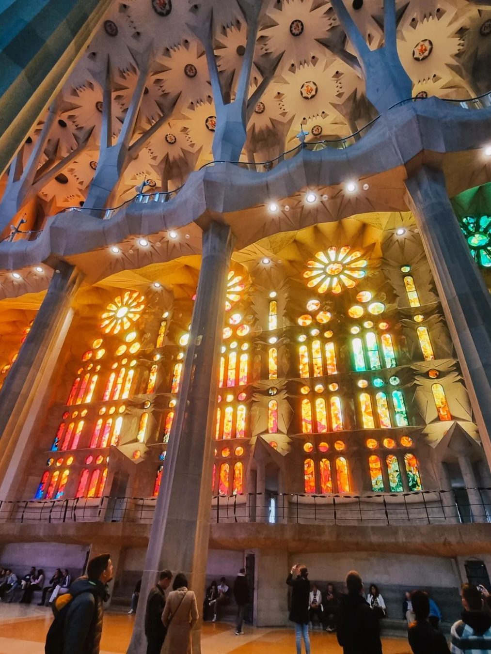 glas in lood ramen sagrada familia gaudi barcelona