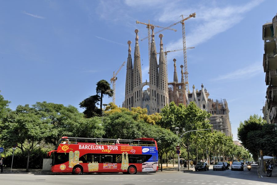 hop on hop off bus tour barcelona