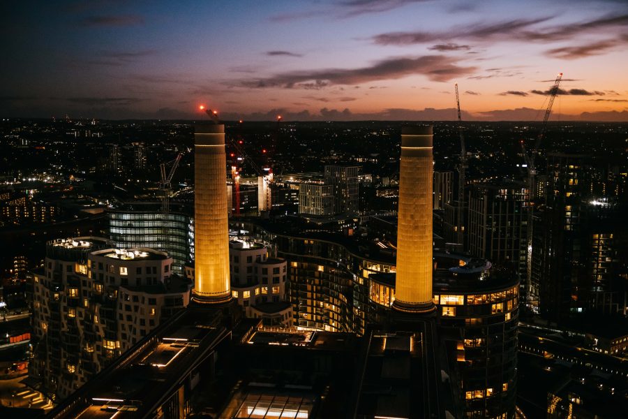 uitzicht vanaf battersea powerstation avond