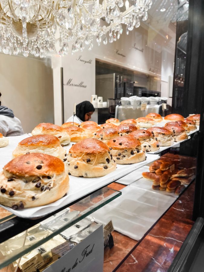 Brioches bij Aux Merveilleux de Fred in Leidenhall Market in Londen