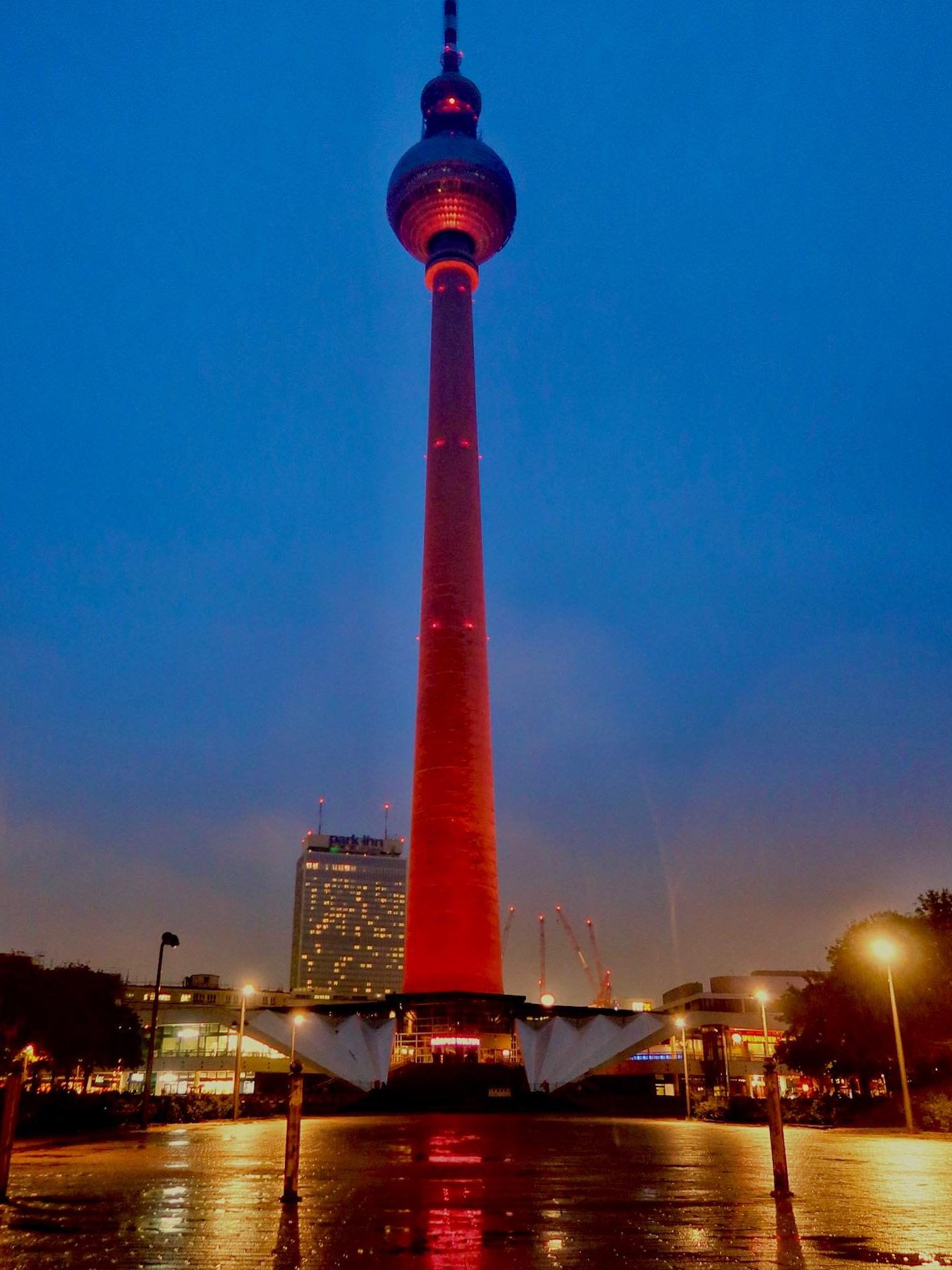 TV-toren in Berlijn bezoeken (de Berliner Fernsehturm) licht festival