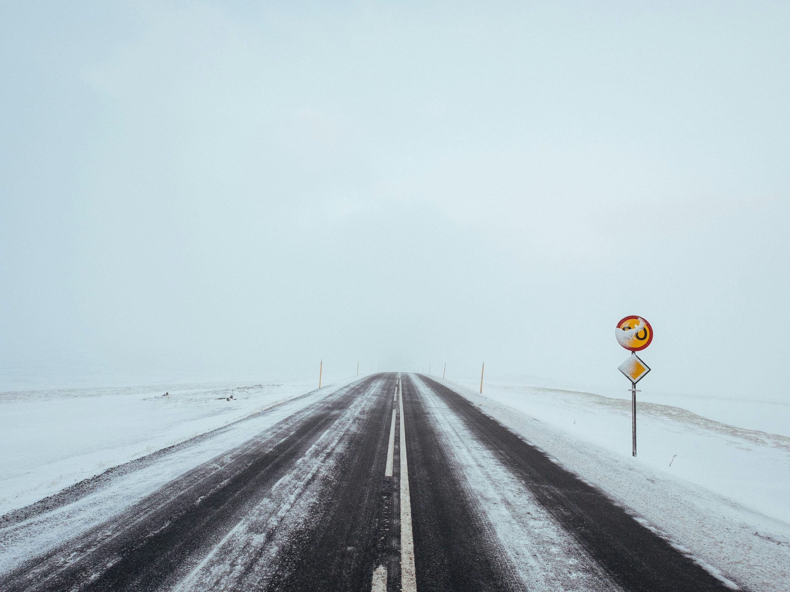 autorijden op ijsland in de winter