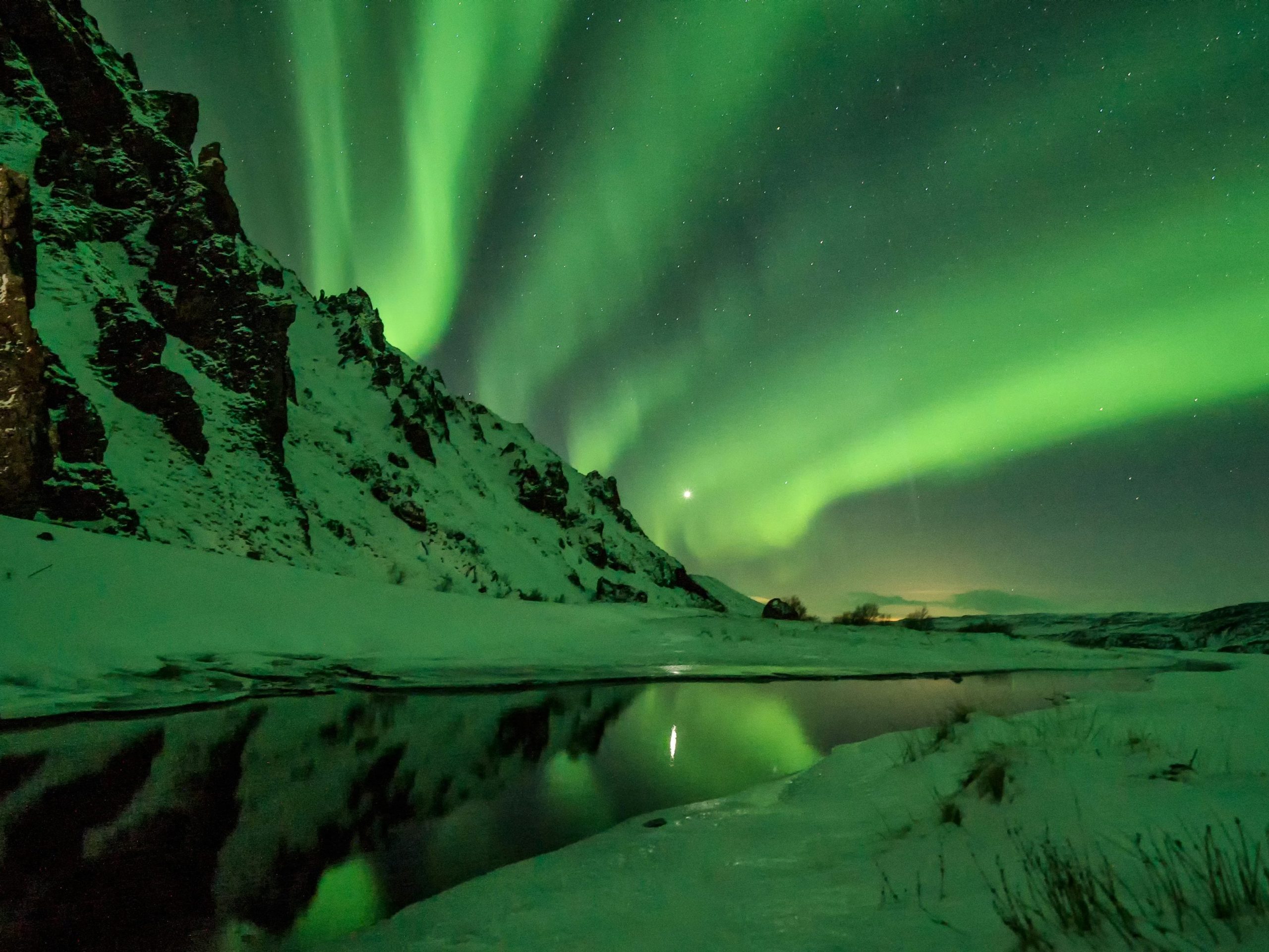 noorderlicht in ijsland tijdens de winter