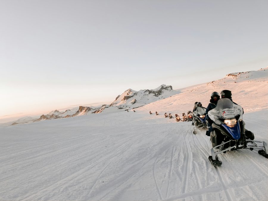 Winter in IJsland: sneeuwscootertocht