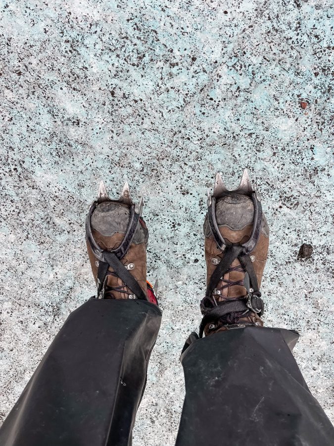 spike schoenen gletsjer hike ijsgrot
