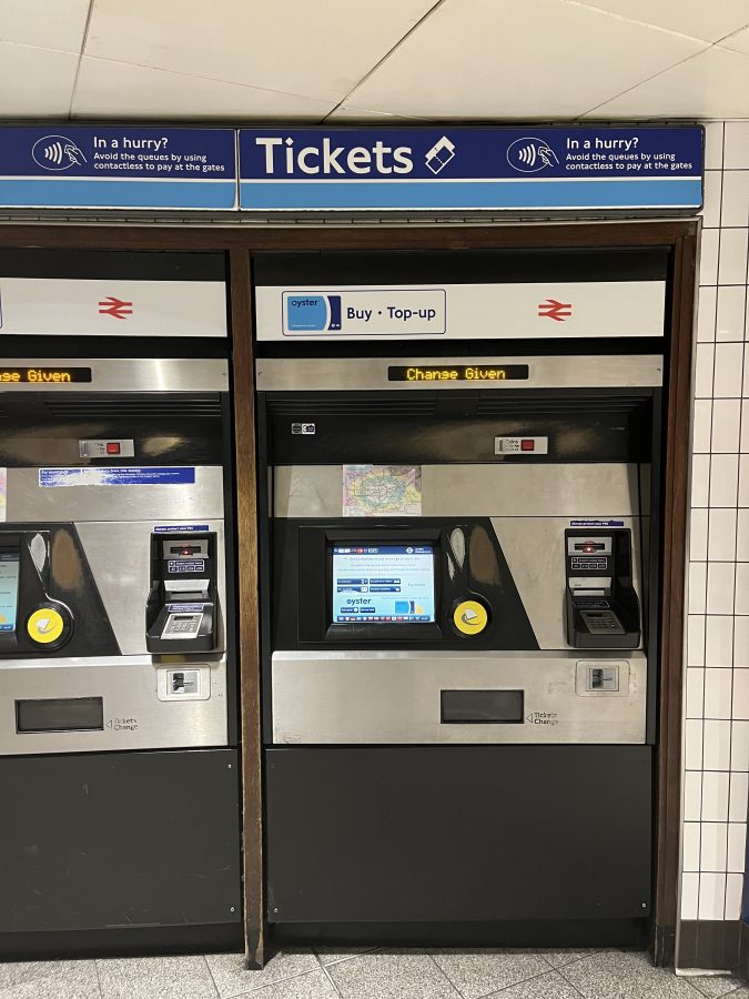 ticketmachine in metrostation londen