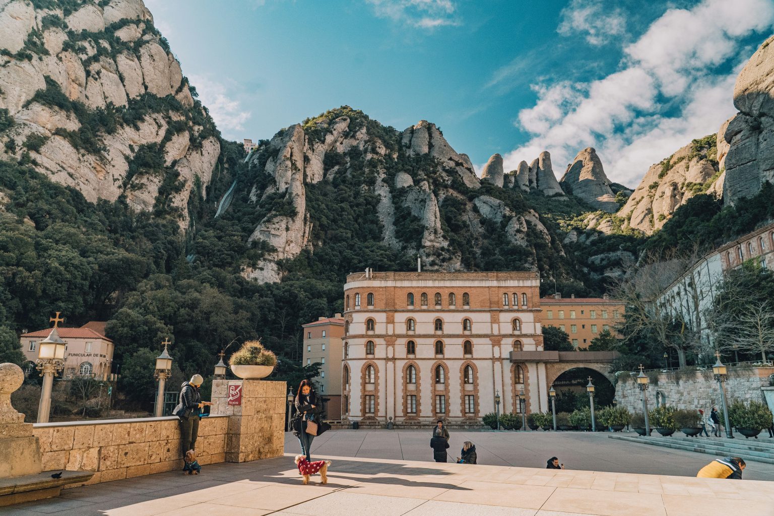 Dagtrip naar het mooie Montserrat | Wat te doen, tips en hikes