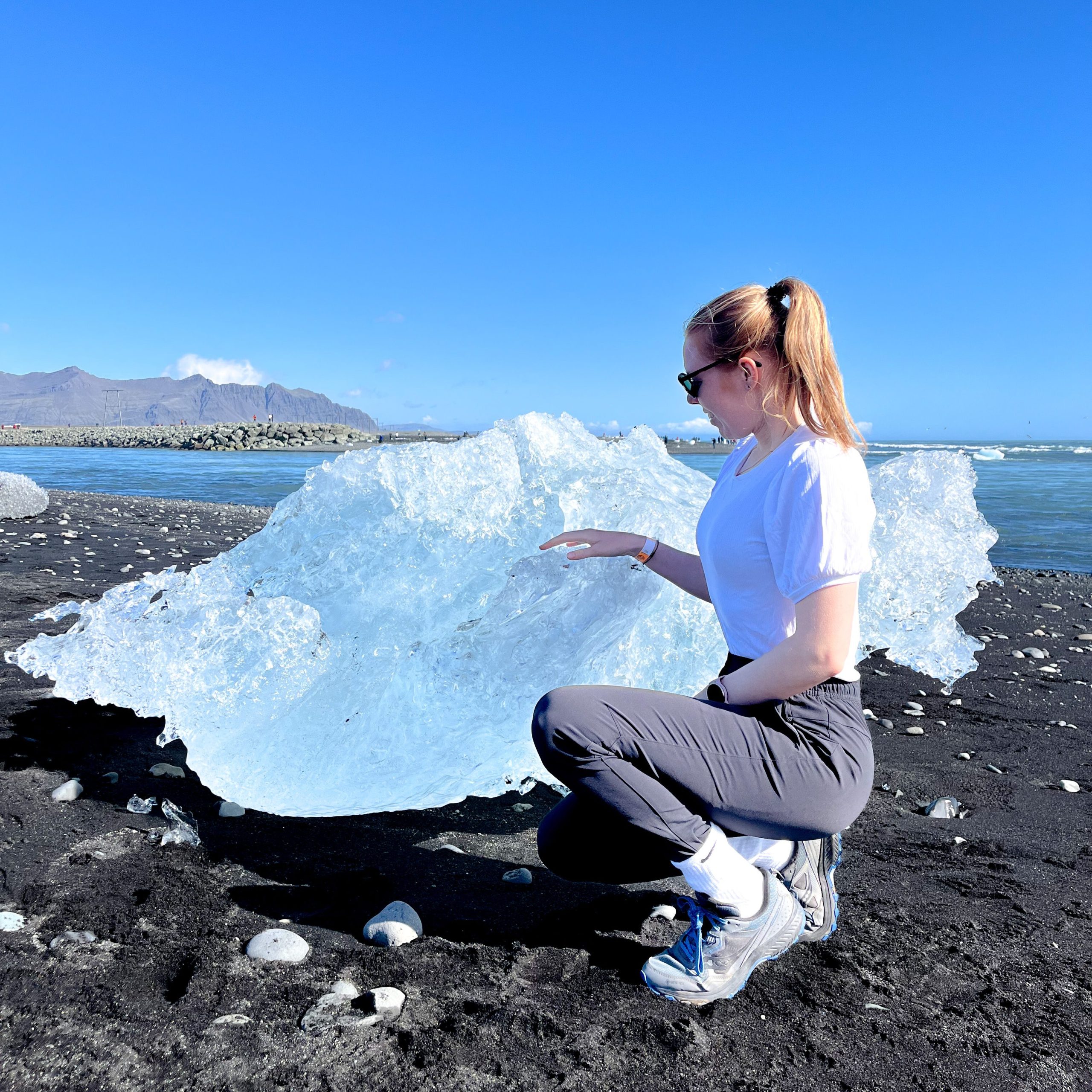 zwart strand met ijs diamanten ijsland