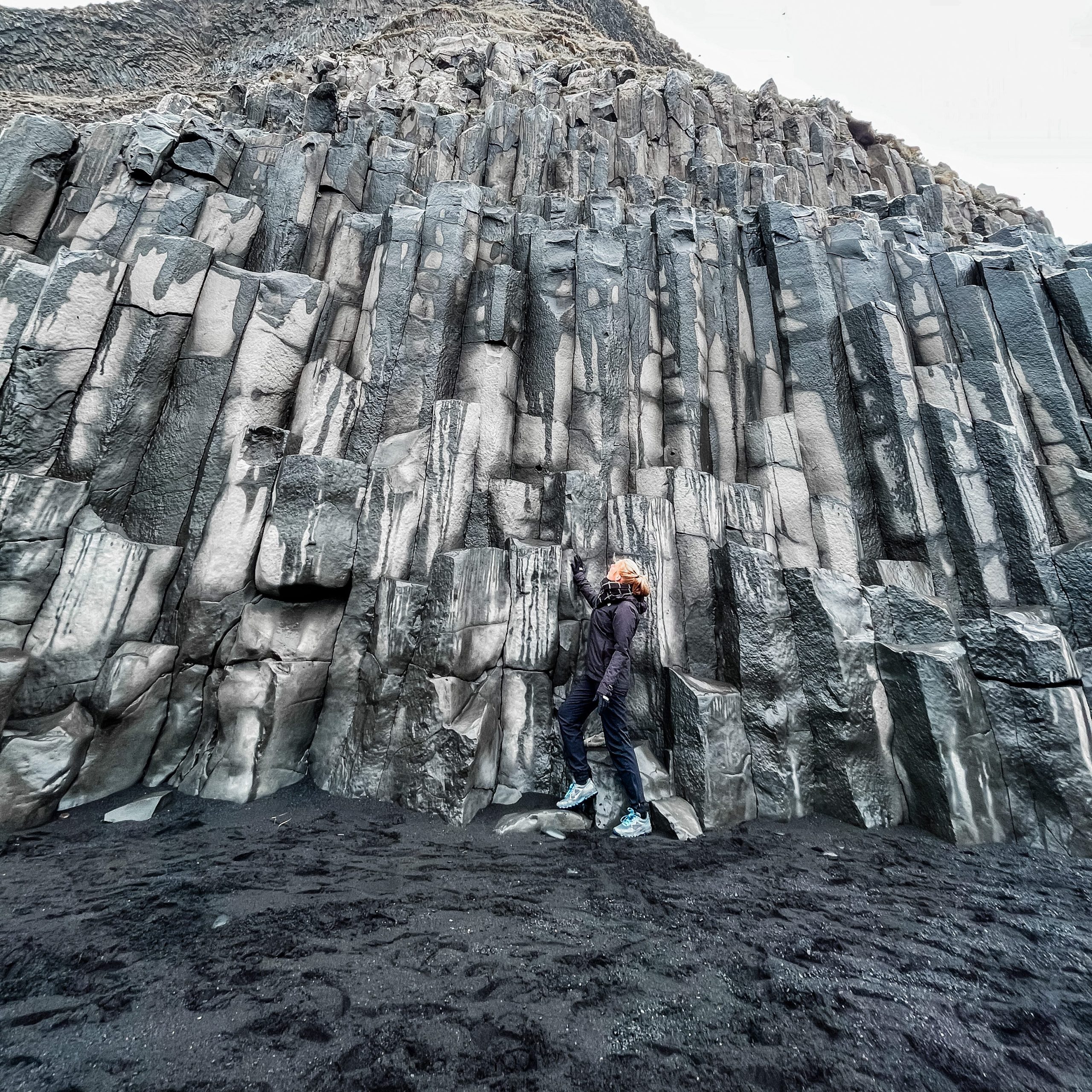 kobaltkolommen zwarte strand vík