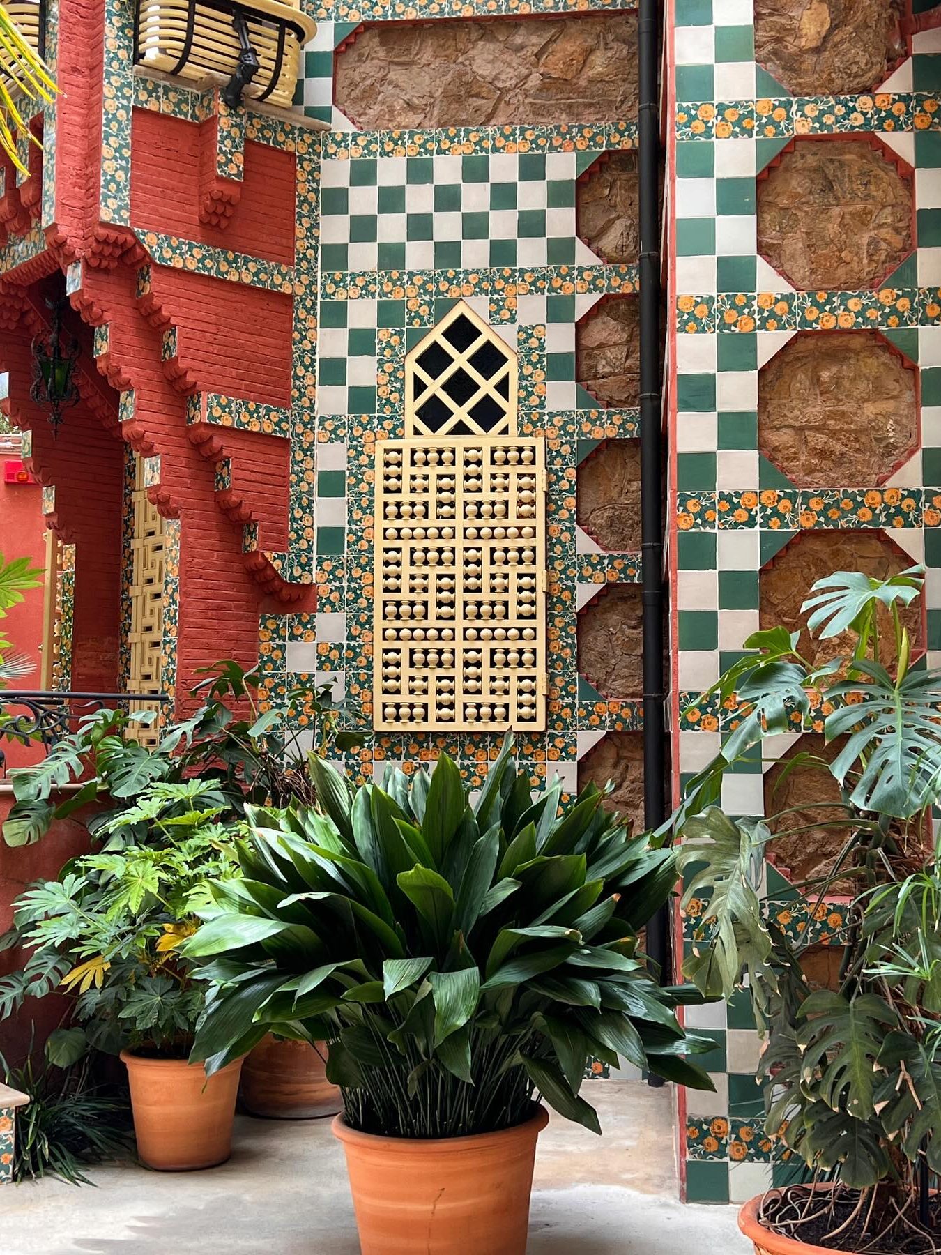 casa vicens bezoeken in barcelona gaudi