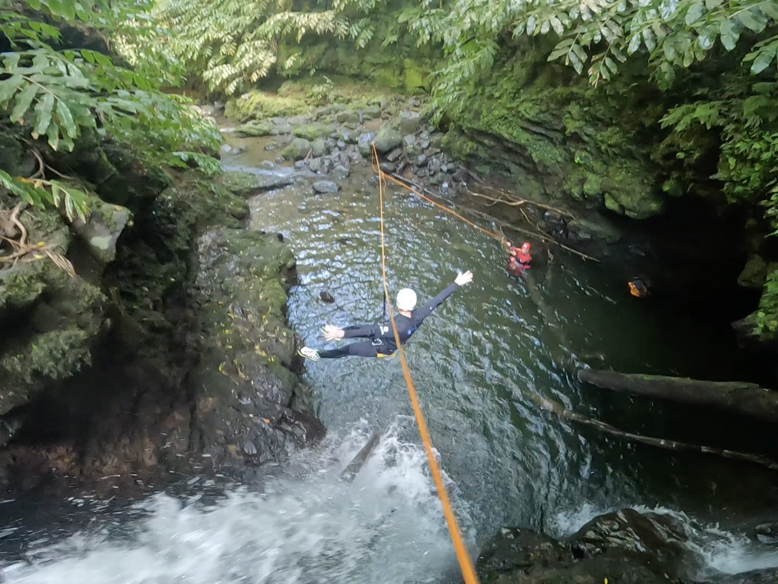 Ziplinen is een van de leukste dingen tijdens canyoning