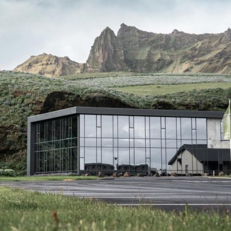 Modern hotel Vík