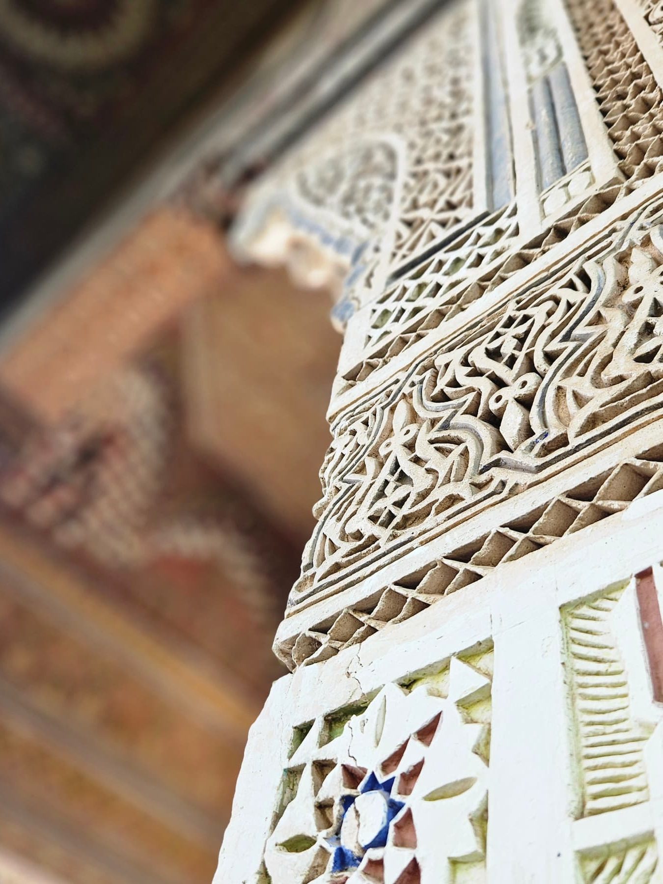 Houtsnijwerk in het Bahia paleis in Marrakech
