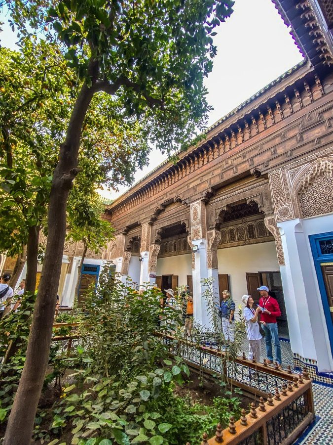 De prachtige binnentuin van het Bahia Paleis in Marrakech