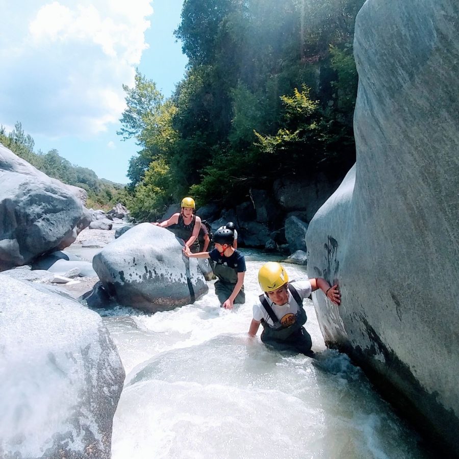 wandeltocht door de rivier sicilie canyoning