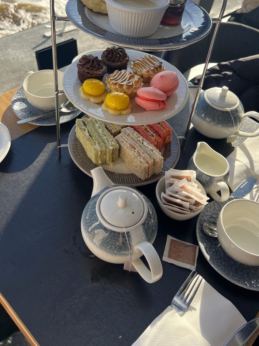 boottocht thames high tea in londen