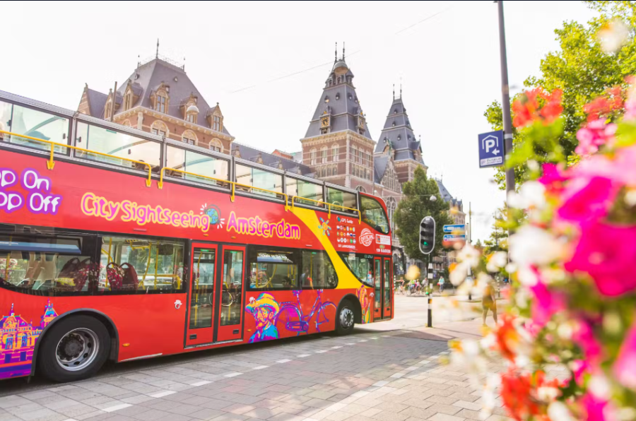 hop on hop off bus Amsterdam