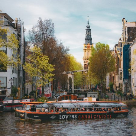 Rondvaart in Amsterdam over de grachten