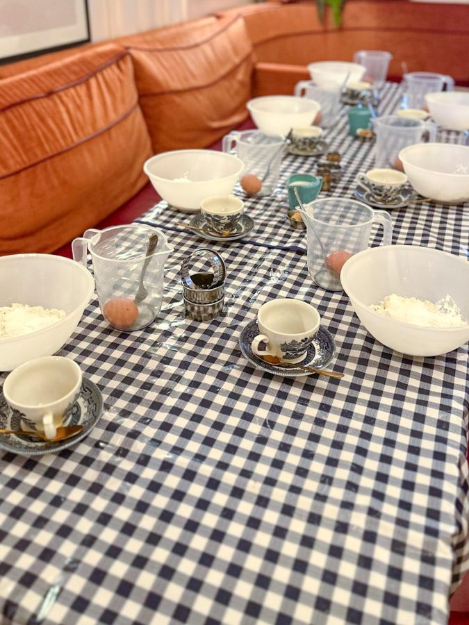 Spullen die klaar staan voor de workshop scones maken in Londen