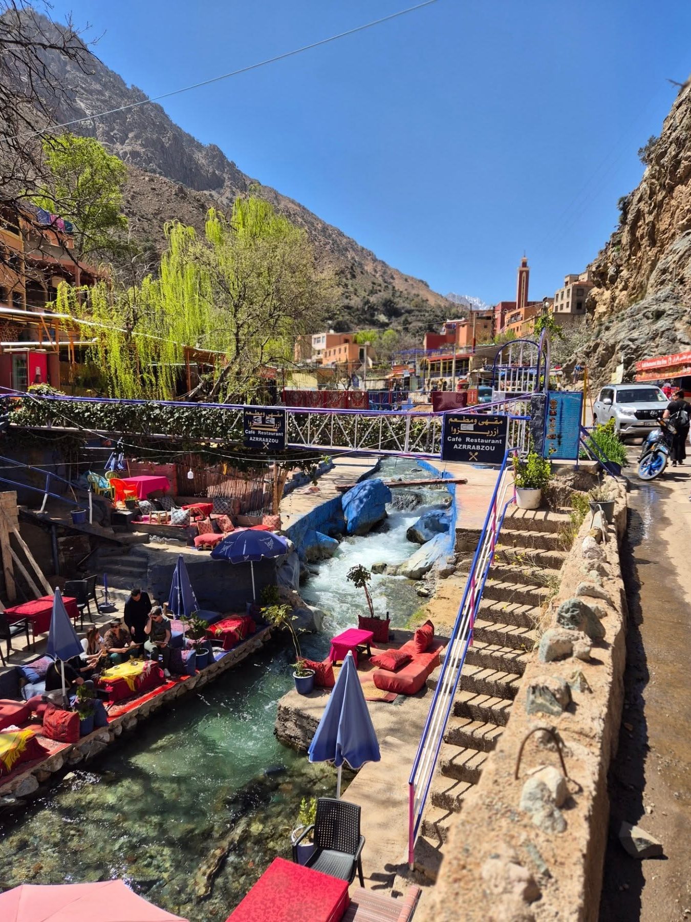 Restaurantjes in de rivier van de Ourika vallei