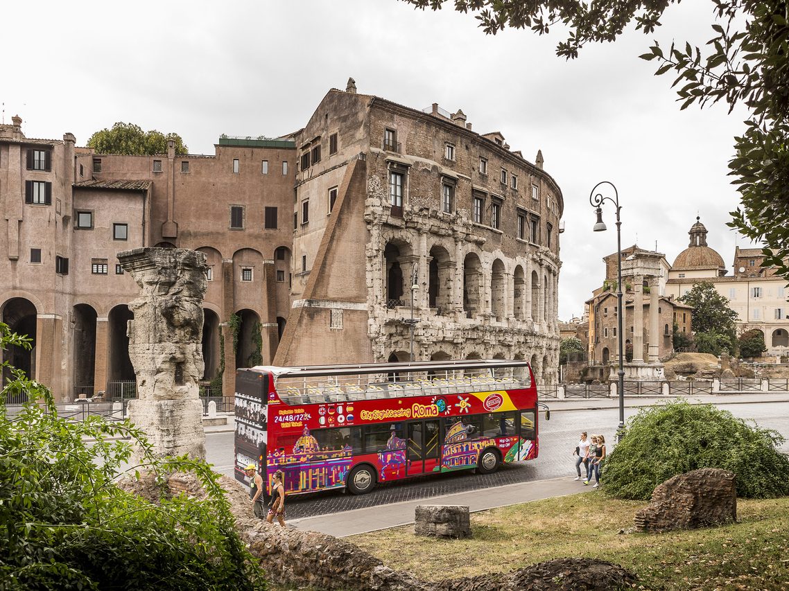 hop on hop off bus in Rome