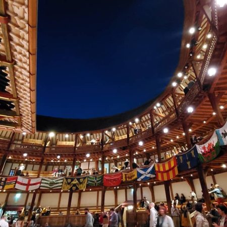 Shakespeare's Globe theater: “To visit or not to visit?”