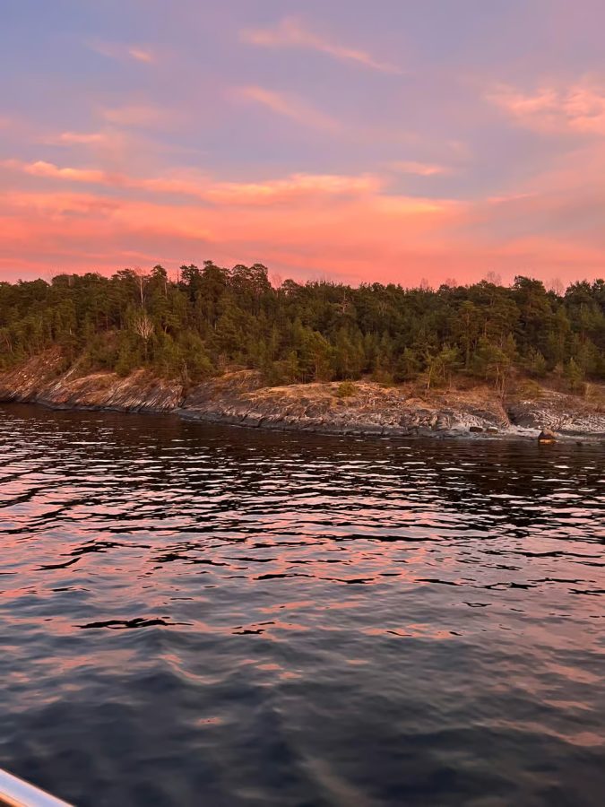 prachtige zonsondergang tijdens de dinercruise in oslo