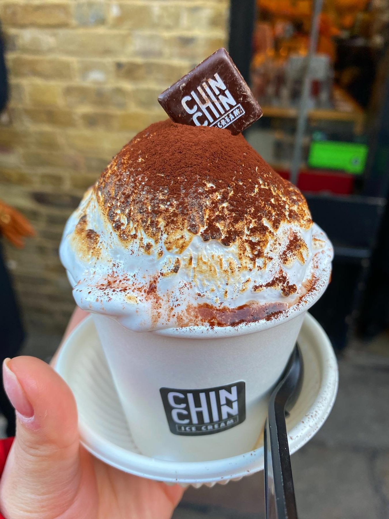 De signature chocolademelk van Chin chin lab op Camden Market 