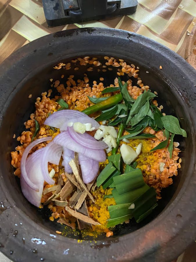 Ingrediënten voor een klassieke Sri Lankaanse dal curry
